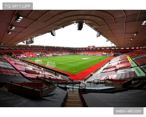 英超发布《2025-26赛季中期数据报告》:联赛平均攻防转换耗时同比缩短0.8秒